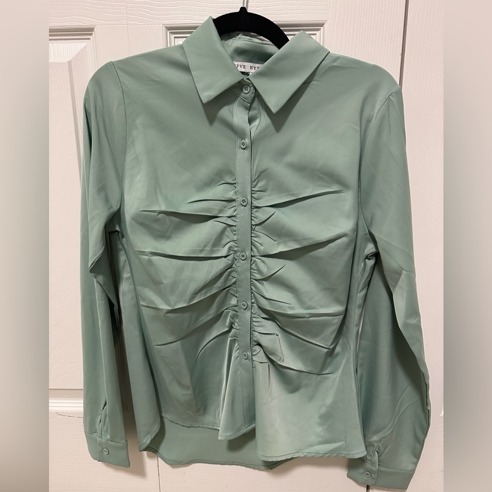 Cute Sage Button Up Top - NWOT
